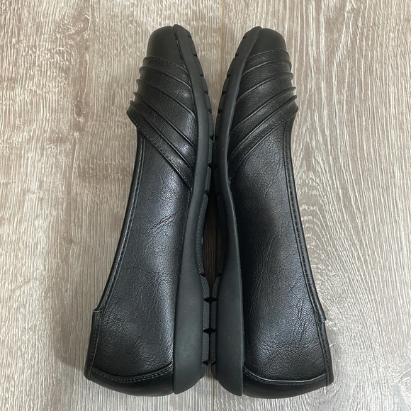 NWOT White Mountain Sable Faux Leather Gathered Ballet Flats 7 - Picture 8 of 14